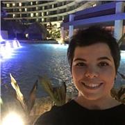 Profesora joven de química, con experiencia de 3 años enseñando a jóvenes. 
Especialista en química básica